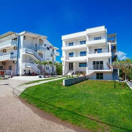 ウルツィニ Adriatica Sea & Sun Bed & Breakfast エクステリア 写真