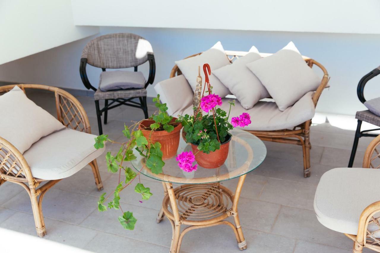 ウルツィニ Adriatica Sea & Sun Bed & Breakfast エクステリア 写真