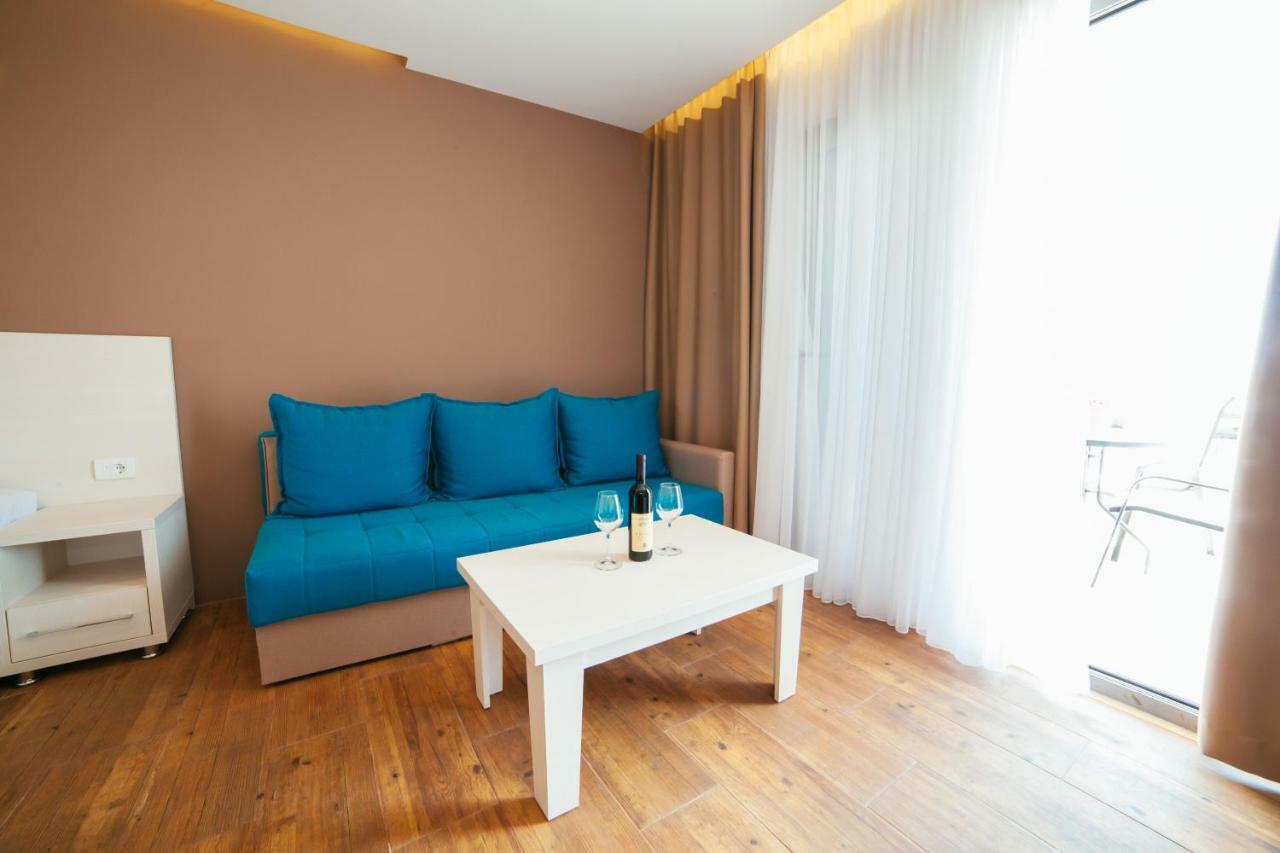 ウルツィニ Adriatica Sea & Sun Bed & Breakfast エクステリア 写真