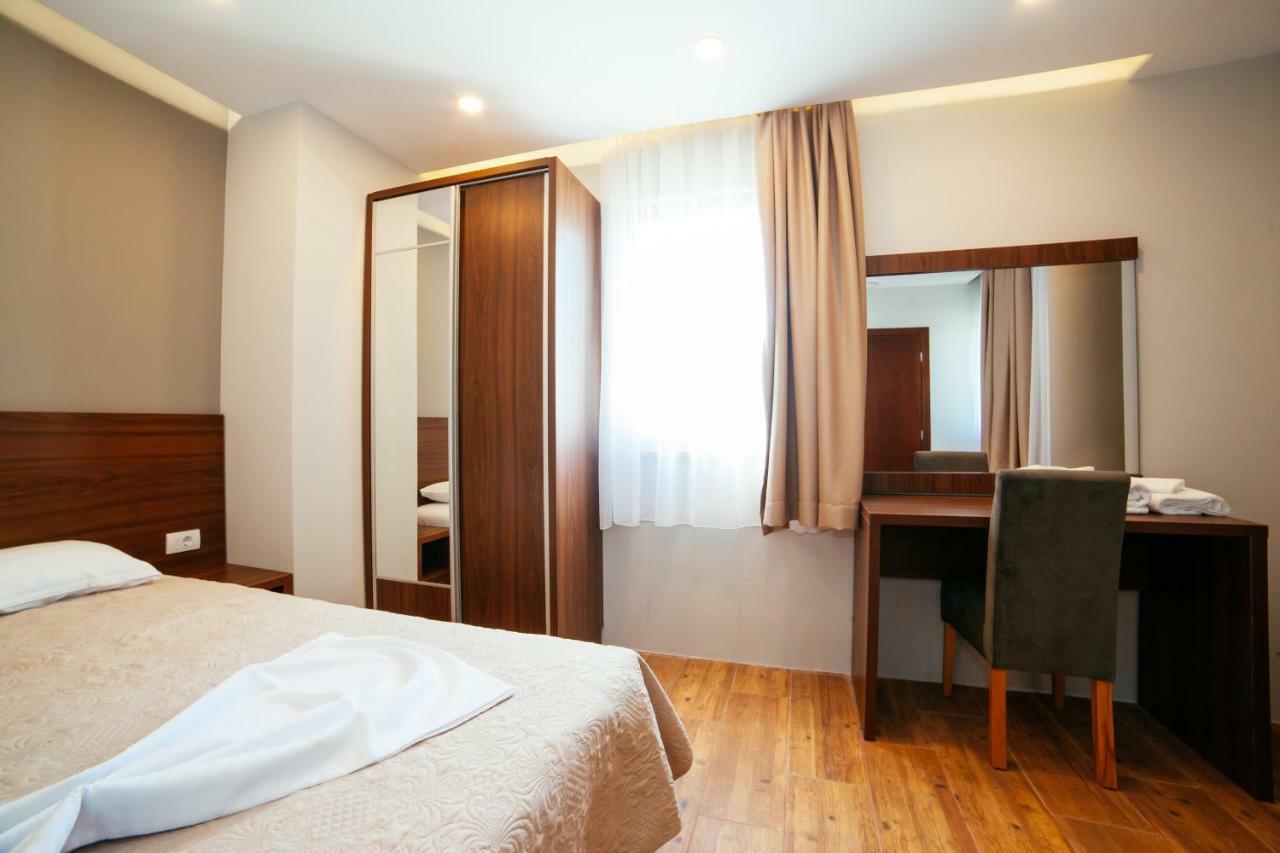 ウルツィニ Adriatica Sea & Sun Bed & Breakfast エクステリア 写真