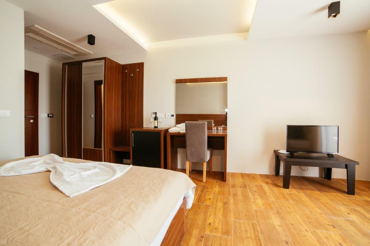ウルツィニ Adriatica Sea & Sun Bed & Breakfast エクステリア 写真