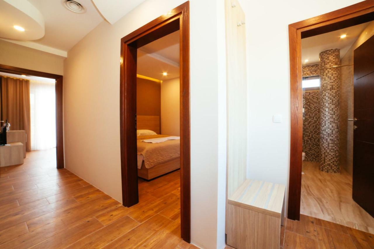 ウルツィニ Adriatica Sea & Sun Bed & Breakfast エクステリア 写真