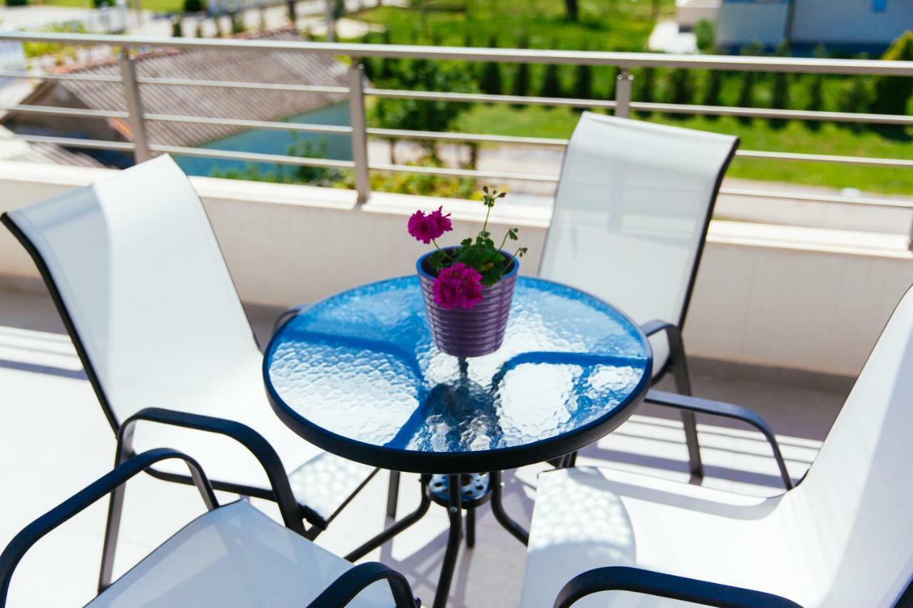 ウルツィニ Adriatica Sea & Sun Bed & Breakfast エクステリア 写真
